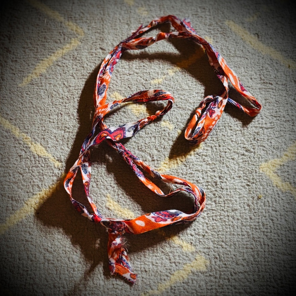 ๐ Pearl-Esque Patchwork Fabric Rag Neck Scarf Multi-Use Styling Accessory - Picture 5 of 13